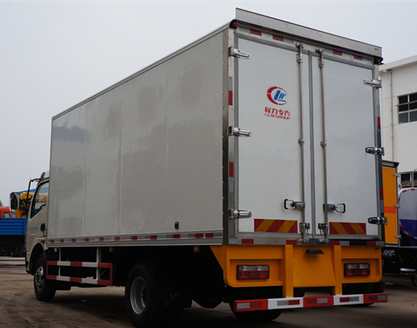 Dongfeng 4*2 Refrigerated Cooling Van Truck 3tons for Sale
