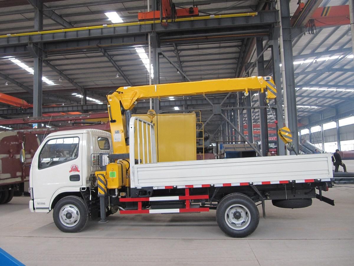 Dongfeng 4X2 190HP 5tons Cargo Truck Mounted Crane