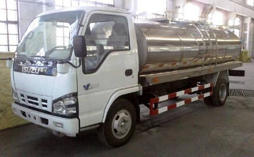 ISUZU 4M3 Stainless Steel Milk Tank Truck 4x2 4000 Liters Milk Transportation Tanker Truck 4tons