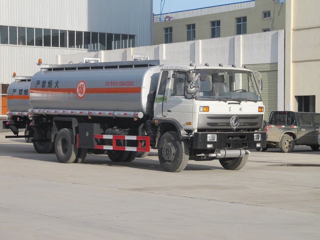 DONGFENG 10000 Liters 2700 gallons carbon steel fuel bowser tank truck