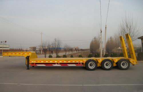 30T 50T 80T heavy duty Low flatbed trailer truck with FOTON HOWO ISUZU tractor