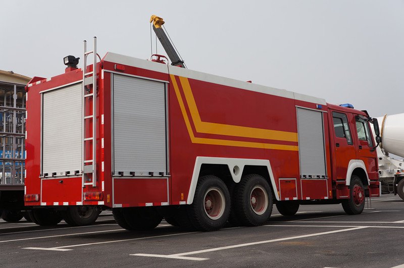 SINOTRUK HOWO 6x4 10 tons 10000 liters 10CBM Water Tanker Fire Rescue Fighting Truck 