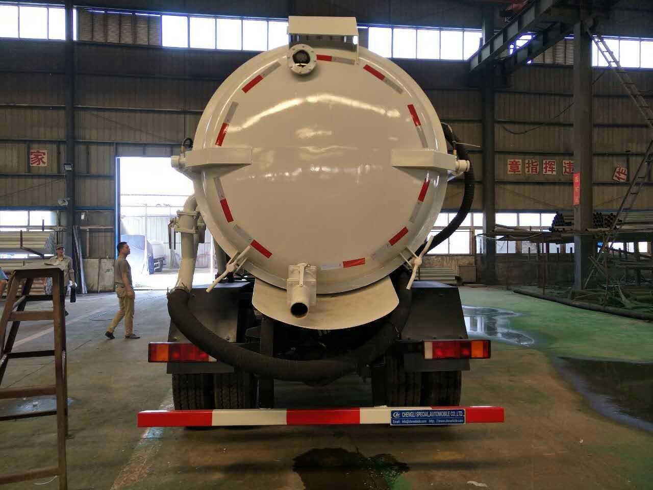 vacuum sewage truck 6x4 Sinotruk howo sewage suction tanker truck 
