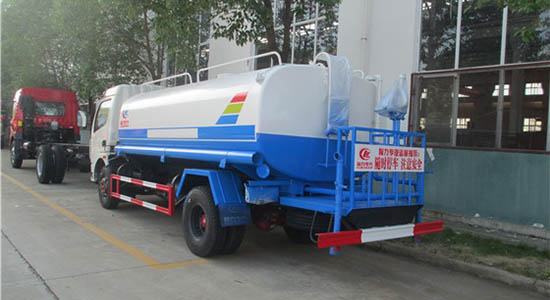 Manufacturer Supply DongFeng 4x2 Water Tank Truck Water Sprinkler Truck