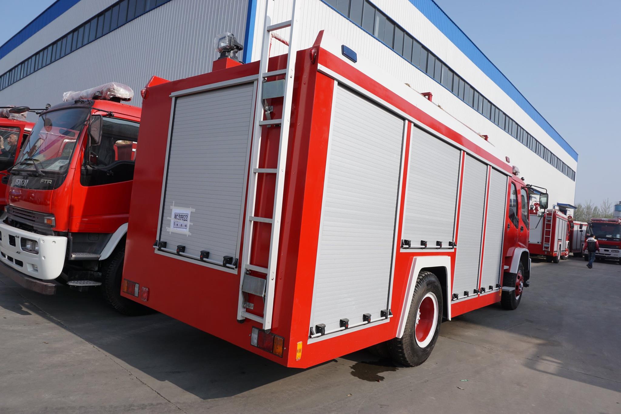 New Condition Japan Brand 6000liters Fire Fighting Truck 