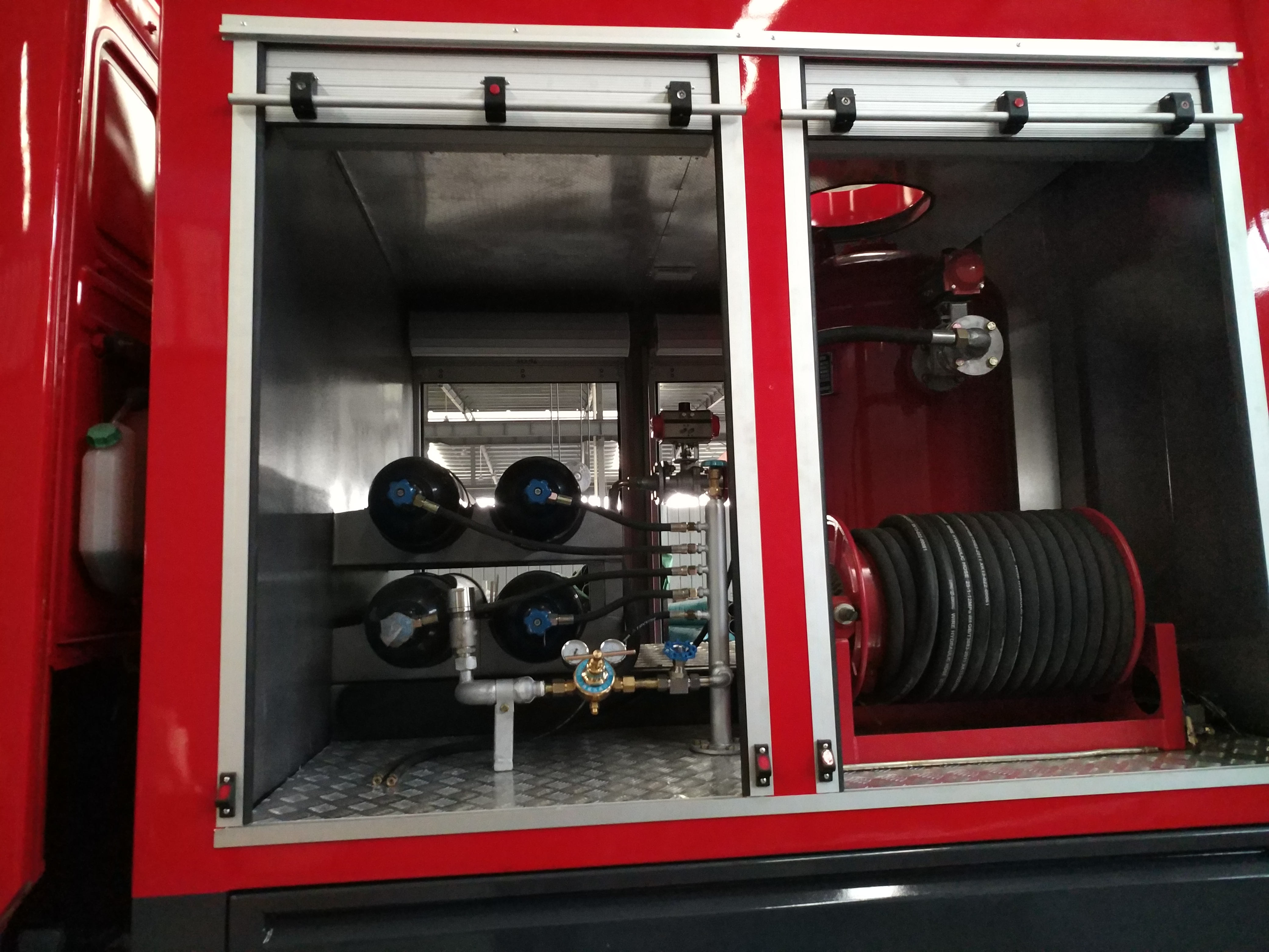 Howo Dry Powder Combination Rescue Fire Truck 4X4 3000L Water 1000Liters Foam 500L Dry Powder