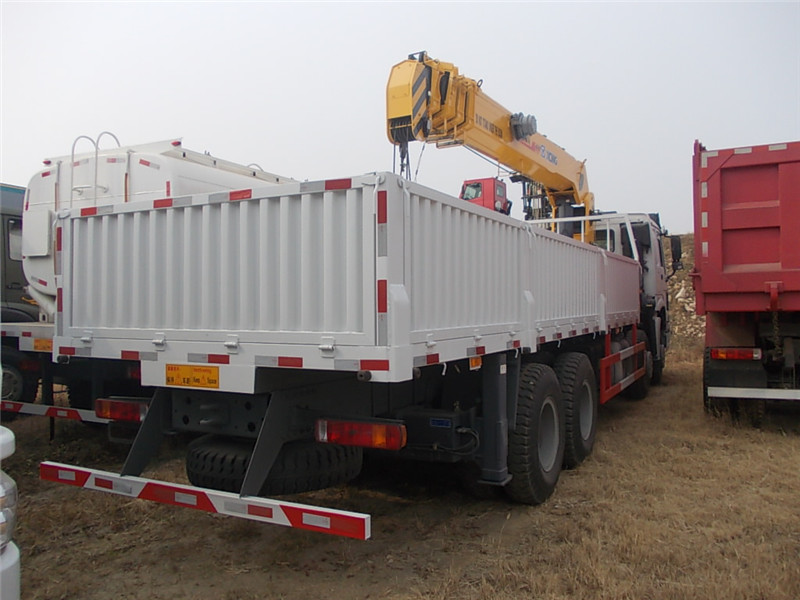 HOWO 6x4 16tons Truck with Crane