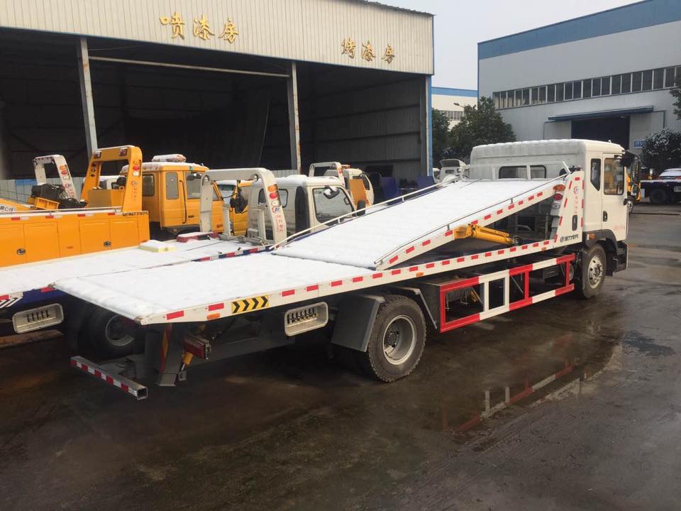 JAC 4ton 156hp 4*2 LHD flat bed wrecker truck with 4 ton crane Euro 5