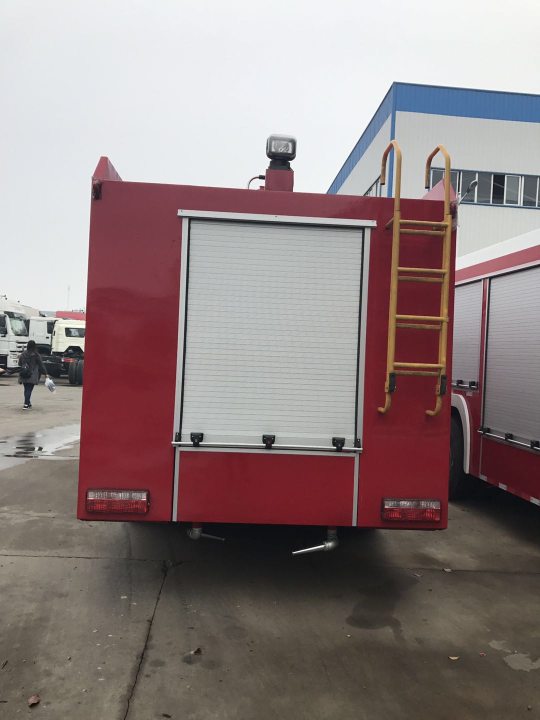 SINOTRUK HOWO 4X2 6m3 98hp Water And Foam Fire Fighting Truck